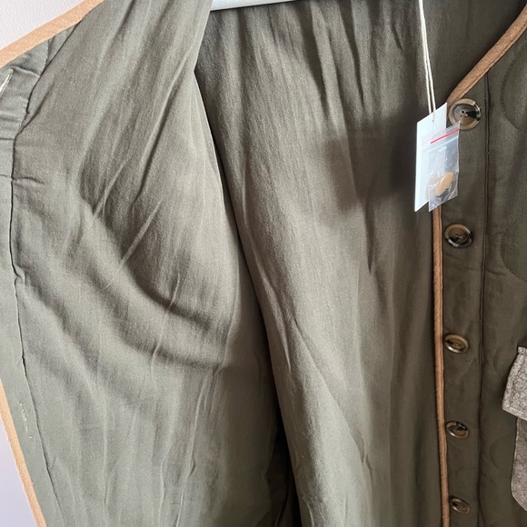 NWT- The Amente quilted coat size m/l - Picture 7 of 12